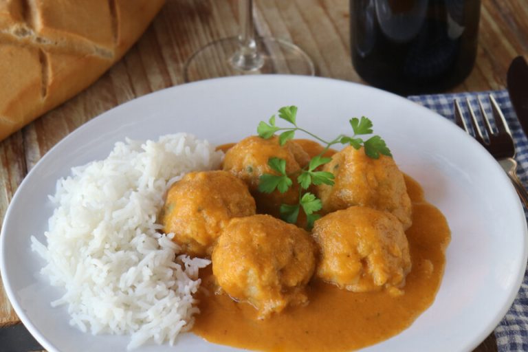 Albóndigas de bacalao con patata cocida