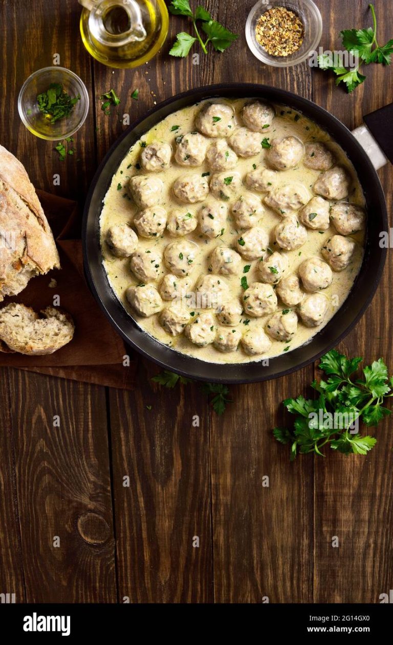 Albóndigas con Nata y Vino Blanco