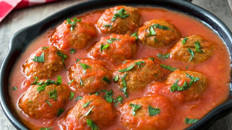 Cómo hacer albóndigas con tomate frito