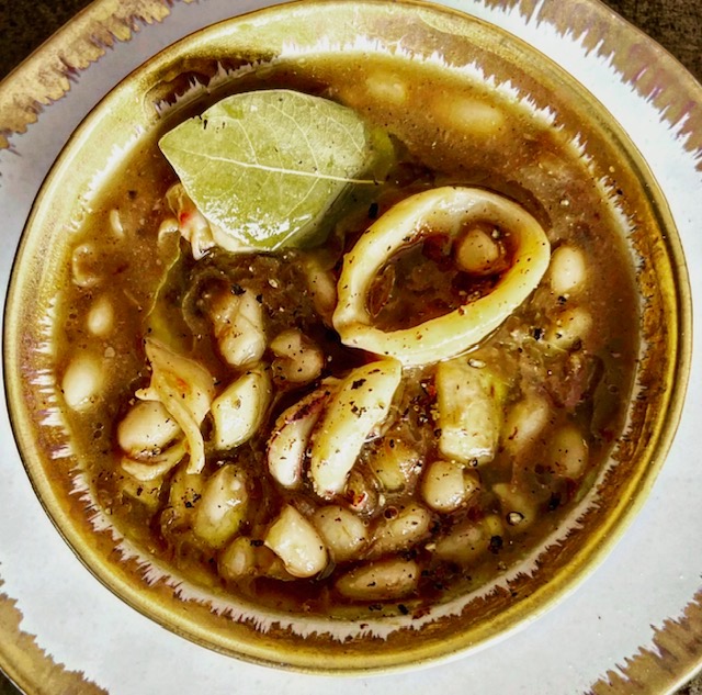 Alubias con calamares en olla express