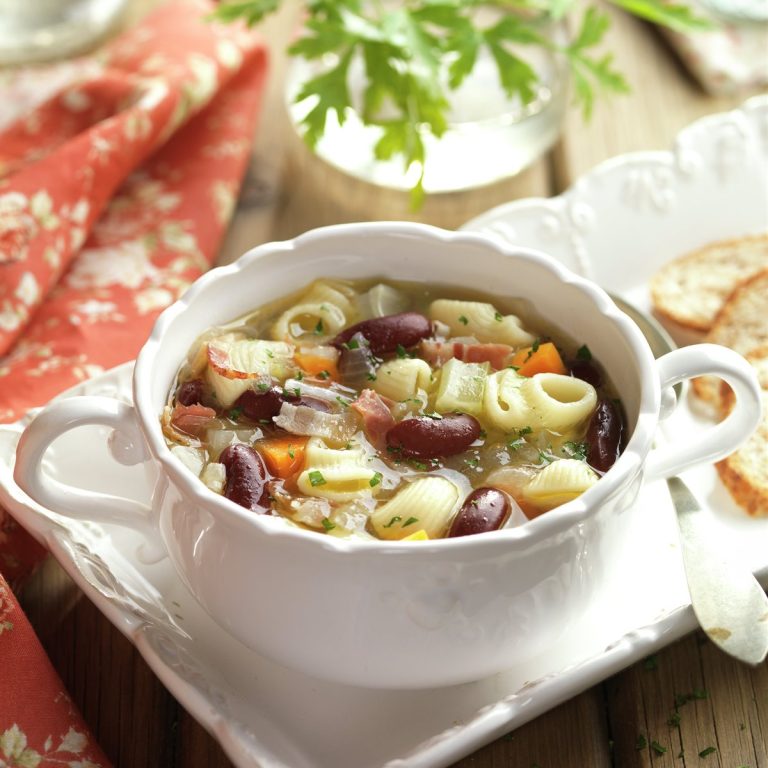 Alubias Blancas con Costilla y Verduras