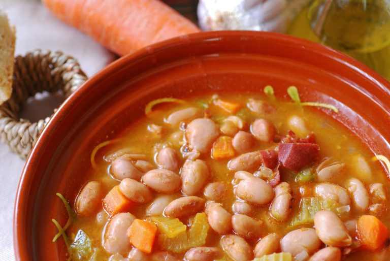 Alubias blancas con verduras en olla rápida