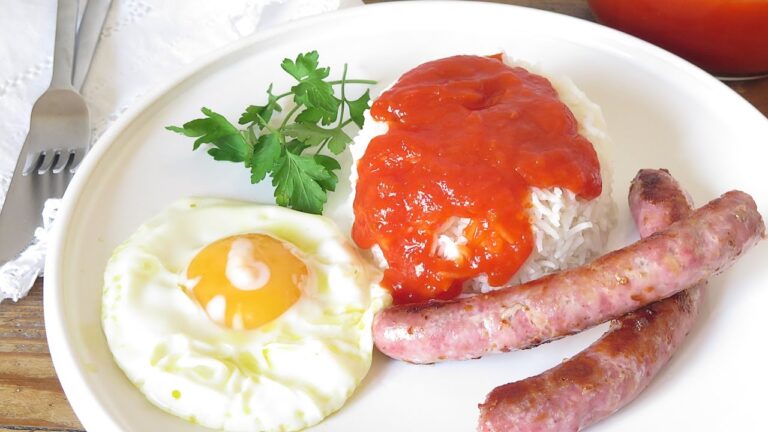 Arroz con Tomate, Huevo y Salchichas