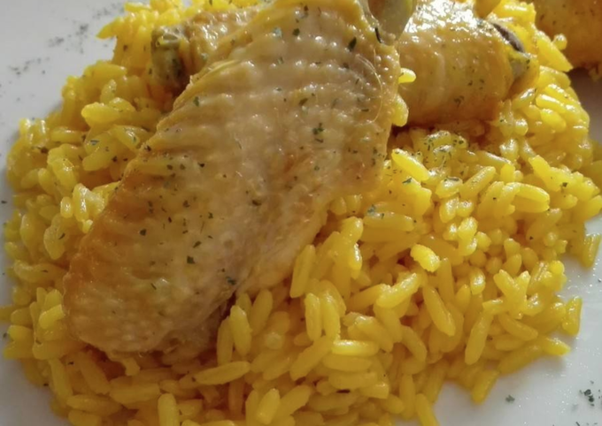 Arroz con Alitas de Pollo Adobadas