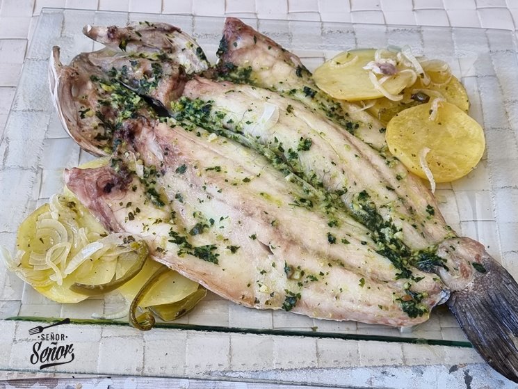 Besugo al Horno con Patatas al Vino