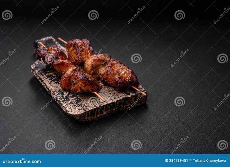 Cómo hacer brochetas de pollo en sartén