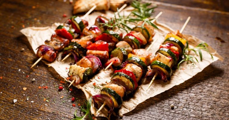 Brochetas de Tomate y Mozzarella al Pesto