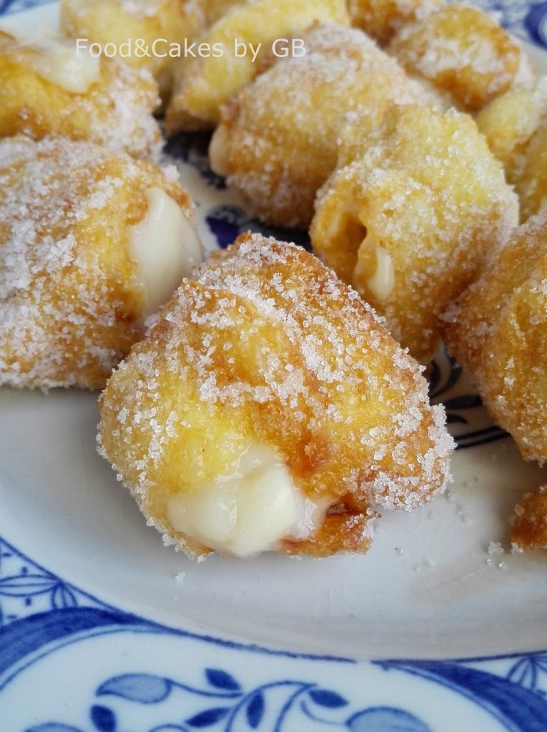 Buñuelos de Viento Rellenos de Crema Pastelera