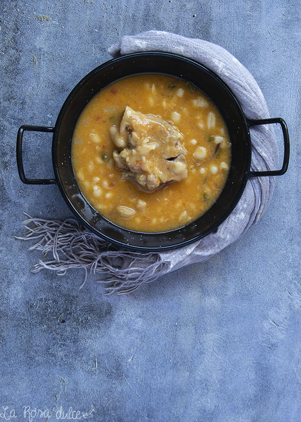 caldo-de-manitas-de-cerdo