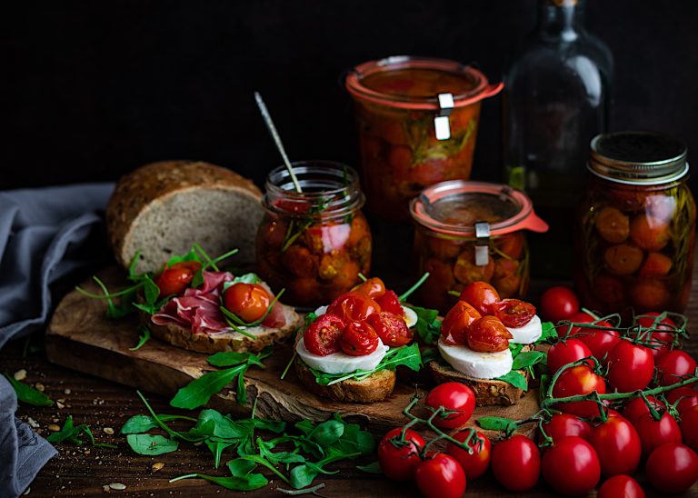 Canapé de tomate cherry y mozzarella