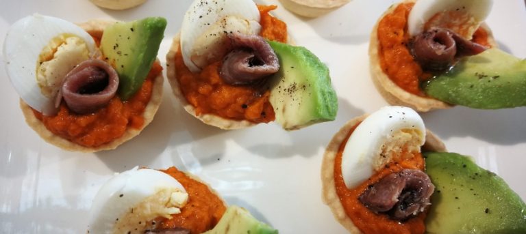 Canapés con Huevo de Codorniz Cocido