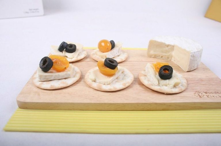 Canapés de Queso Azul y Manzana