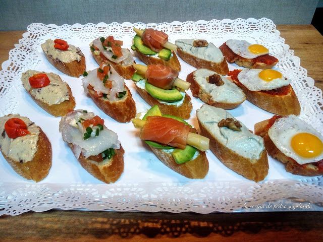 Canapés de Anchoas y Tomate