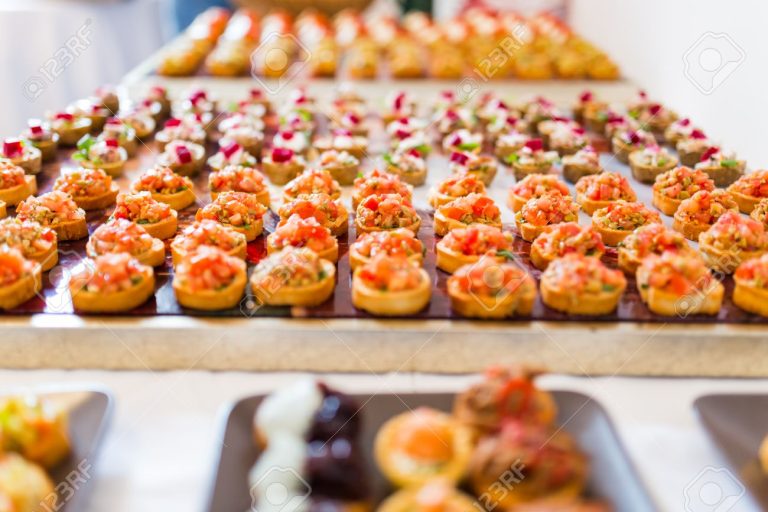 Canapés de Sobrasada con Cebolla Caramelizada