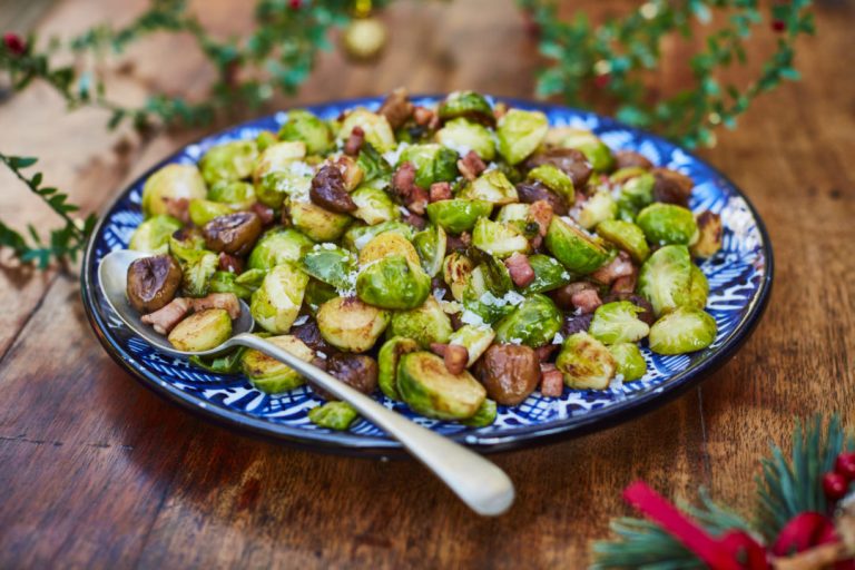 Coles de Bruselas Salteadas con Ajo y Cebolla