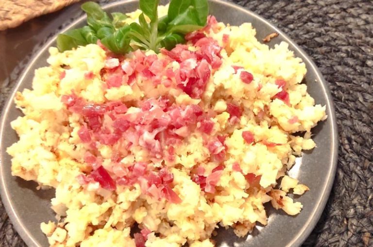 Coliflor con Jamón y Huevo