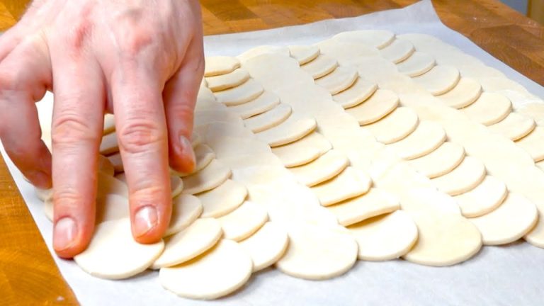 Cómo cortar la masa de hojaldre para hacer croissants