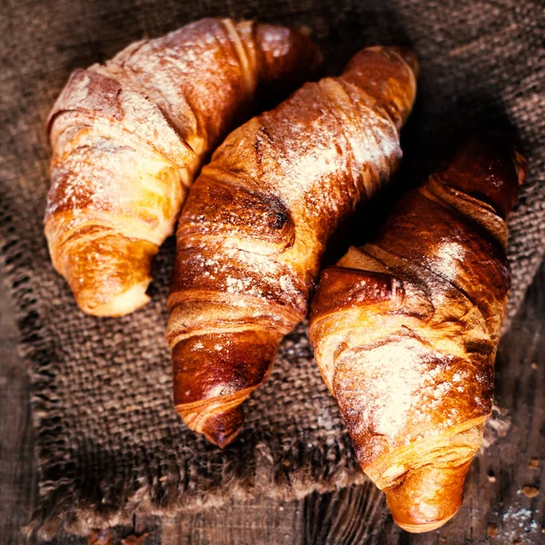 Cómo se le da brillo a los croissants