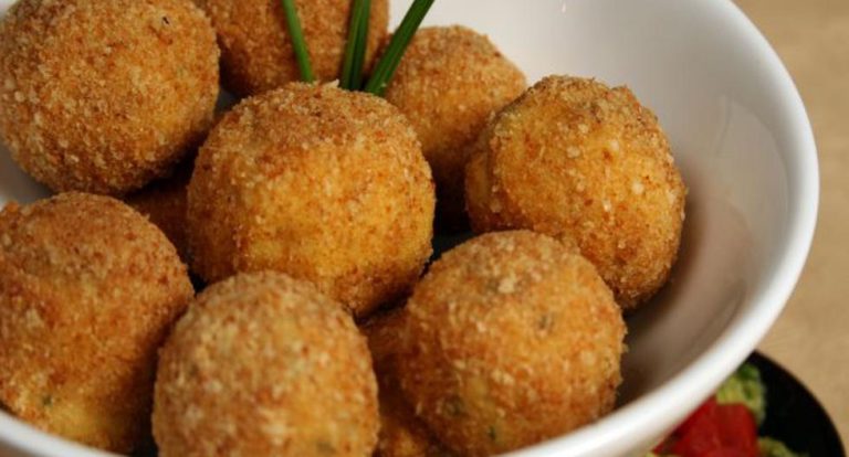 Croquetas de queso azul y cebolla caramelizada