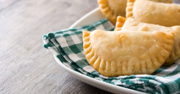 Empanada de Pollo y Champiñones con Bechamel