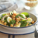 ensalada-de-garbanzos-con-bacalao-y-espinacas