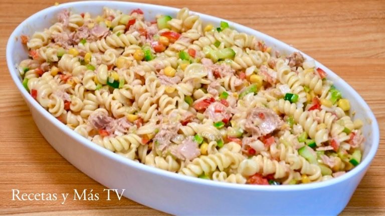 Ensalada de pasta con huevo duro