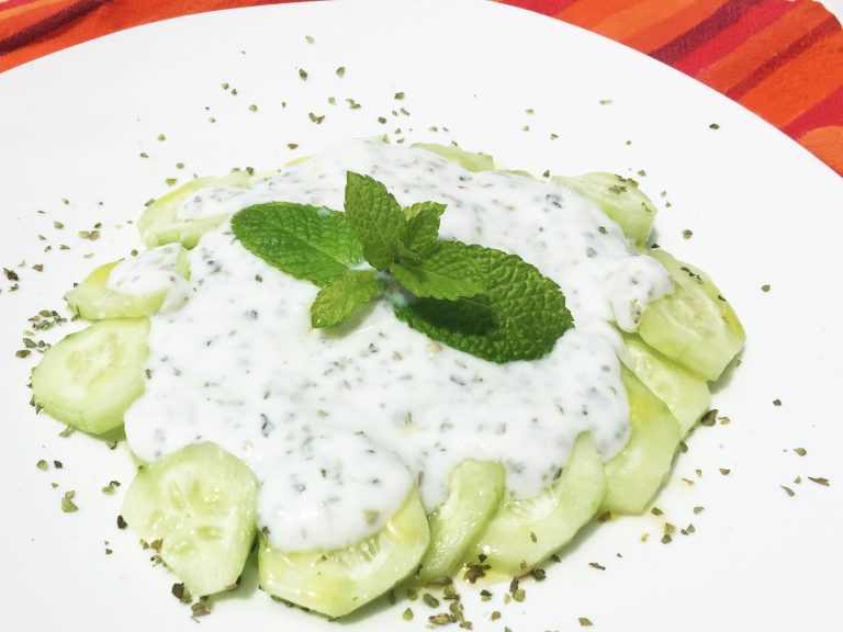 Ensalada de Pepino con Yogur Griego