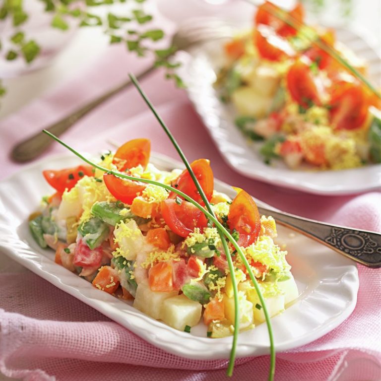 Cómo Adornar una Ensalada Rusa