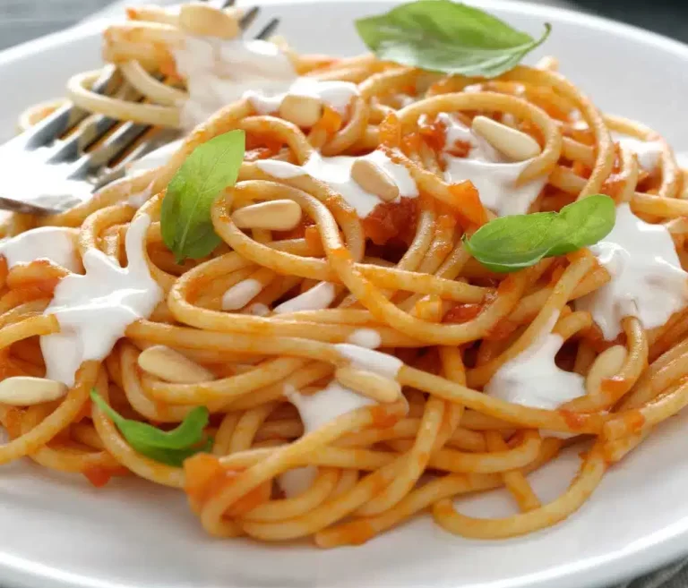 Espaguetis con Tomate: Receta Italiana