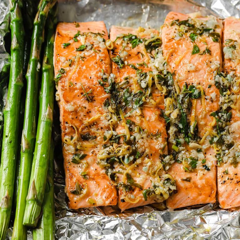 Espárragos con Salmón y Aguacate