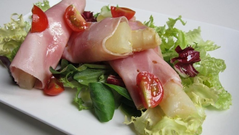 Espárragos Blancos con Jamón Serrano