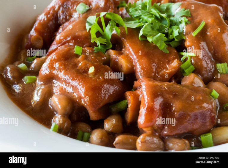 Estofado de Carne de Cerdo con Patatas y Guisantes