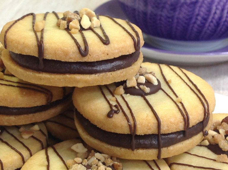 Decorar Galletas de Mantequilla con Chocolate