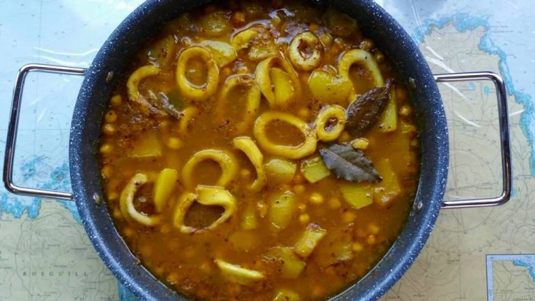 Garbanzos con calamares y patatas