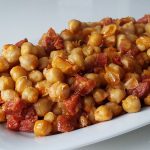 garbanzos-con-chorizo-y-tomate