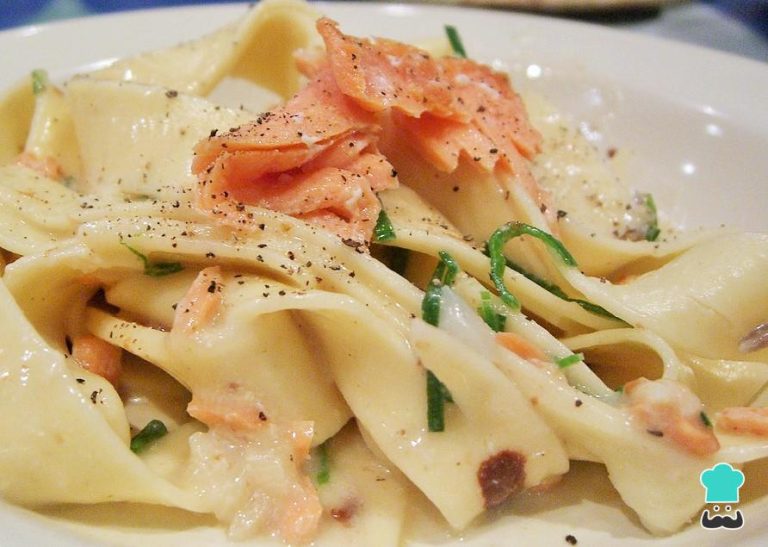 Pasta con Salmón Ahumado, Nata y Queso