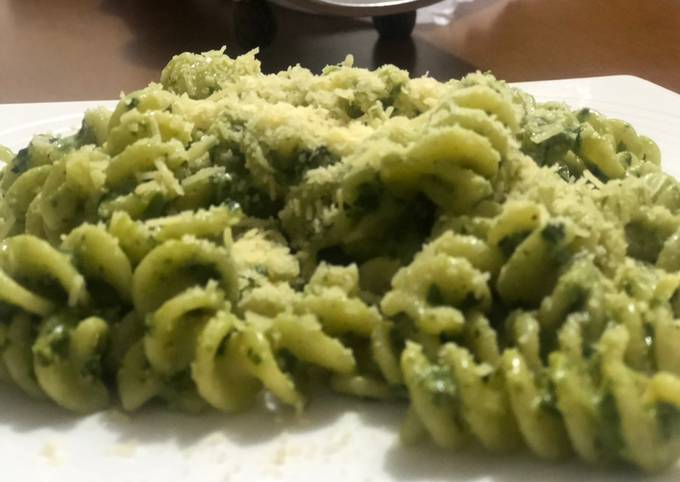 Pasta con Salsa Pesto de Bote