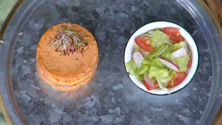 Pastel de Atún con Pan de Molde y Salsa Rosa