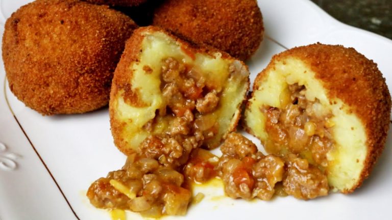 Patatas Rellenas de Carne Picada en Salsa