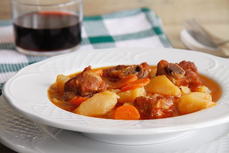 Receta: Patatas con Costillas Adobadas en Olla Rápida