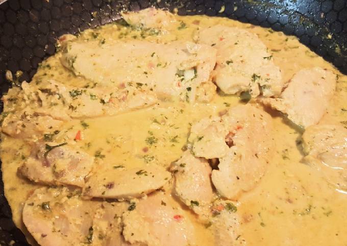 Pechugas de Pollo al Curry con Nata