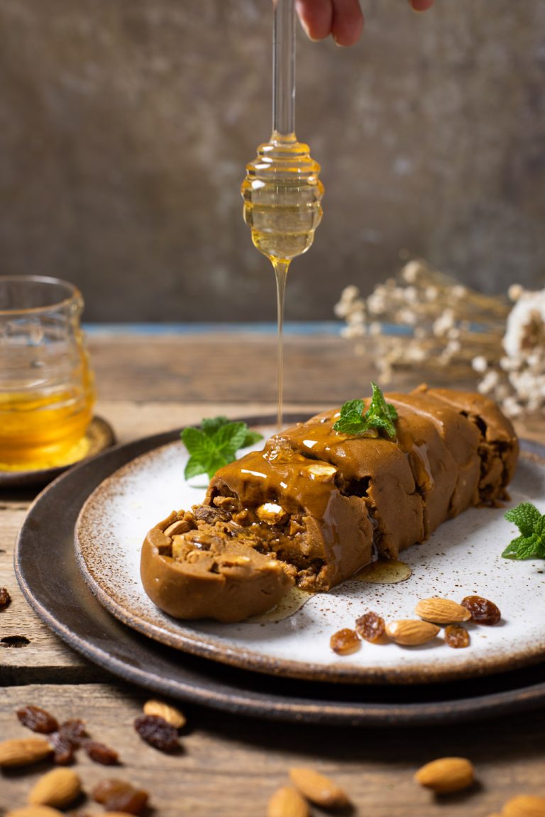 Cómo hacer pella de gofio con miel y almendras