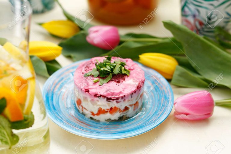 Tartar de Salmón con Aguacate y Huevo