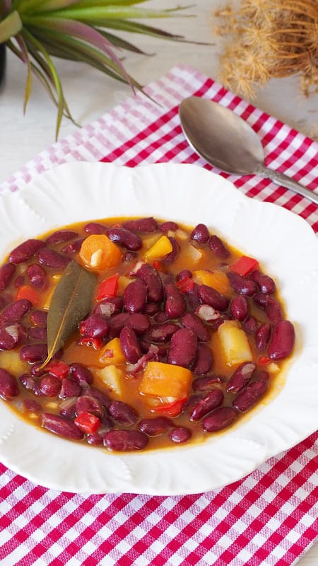 Alubias con verduras y parmesano