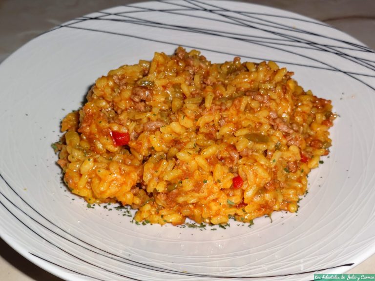 Arroz con carne de cerdo y verduras