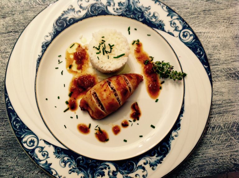 Calamares Rellenos con Jamón y Huevo Duro en Salsa