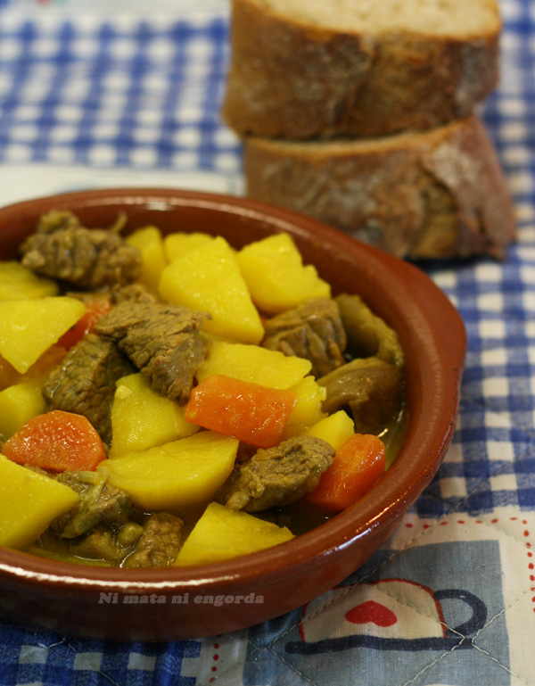 Carne en Salsa con Patatas Fritas