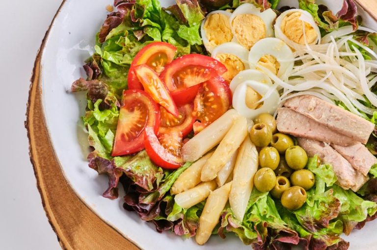 Ensalada de Perdiz Escabechada con Pimientos Asados