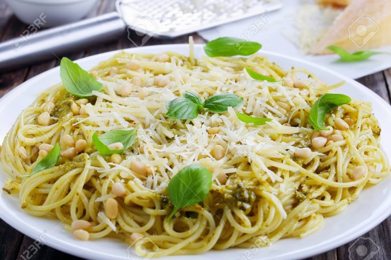 Espaguetis al Pesto con Gambas