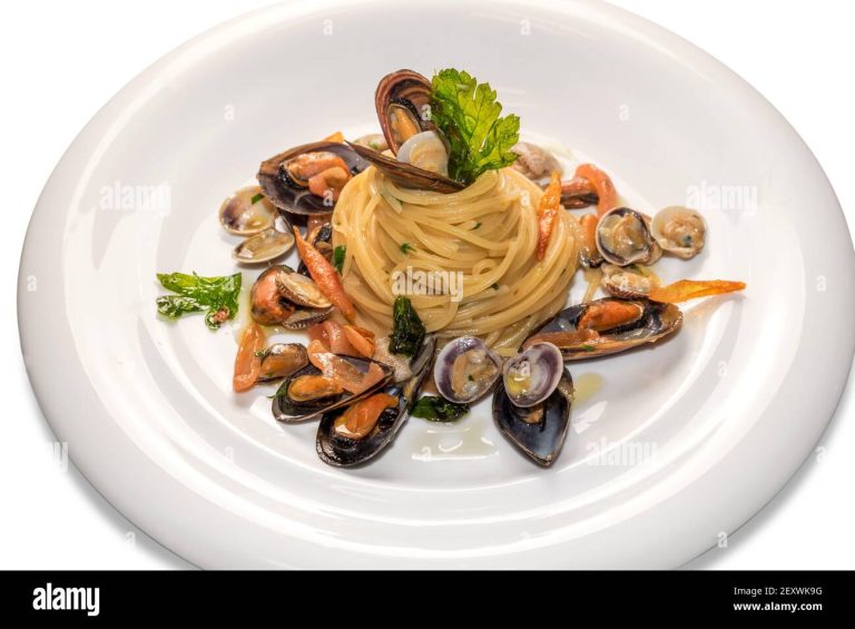 Espaguetis con almejas y vino blanco